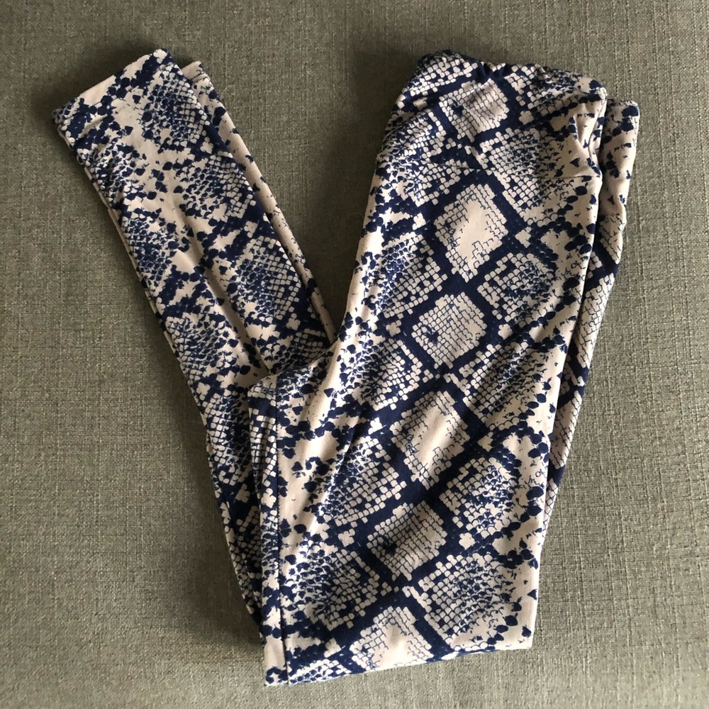 Snakeskin Lularoe OS leggings